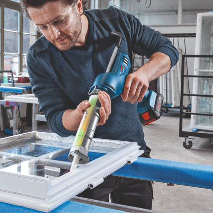 Bosch GCG 18V-310 Professional akumulatorowy pistolet do uszczelniania 18 V 310 ml 3,5 kN + 2x akumulator ProCORE 4,0 Ah + ładowarka